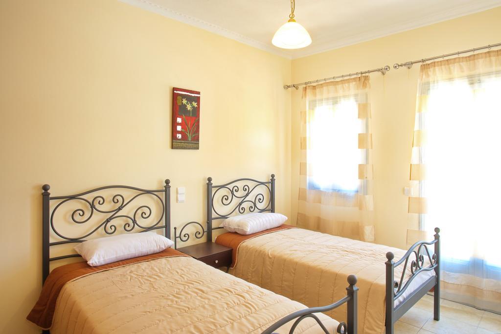 Villa Serene Kamári Esterno foto